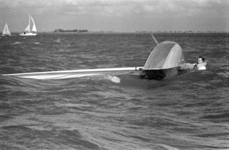 Op het IJselmeer bij Muiden, Nationale Zeilwedstrijden JH de Jong ging met zij, Bestanddeelnr 914-3161