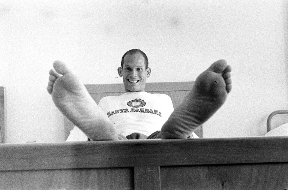 Olympische Spelen te Rome, Henk Visser in zijn kamer, Bestanddeelnr 911-5217