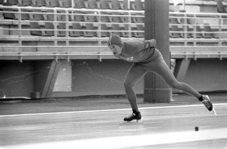 Olympische Spelen Grenoble, nummer 32 Sandler in aktie, Bestanddeelnr 921-0911