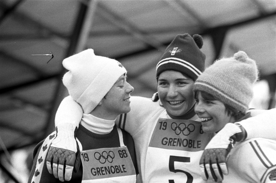 Olympische Spelen Grenoble, ski-slalom dames, v.l.n.r. Nancy Green (Canada, rech, Bestanddeelnr 921-0886