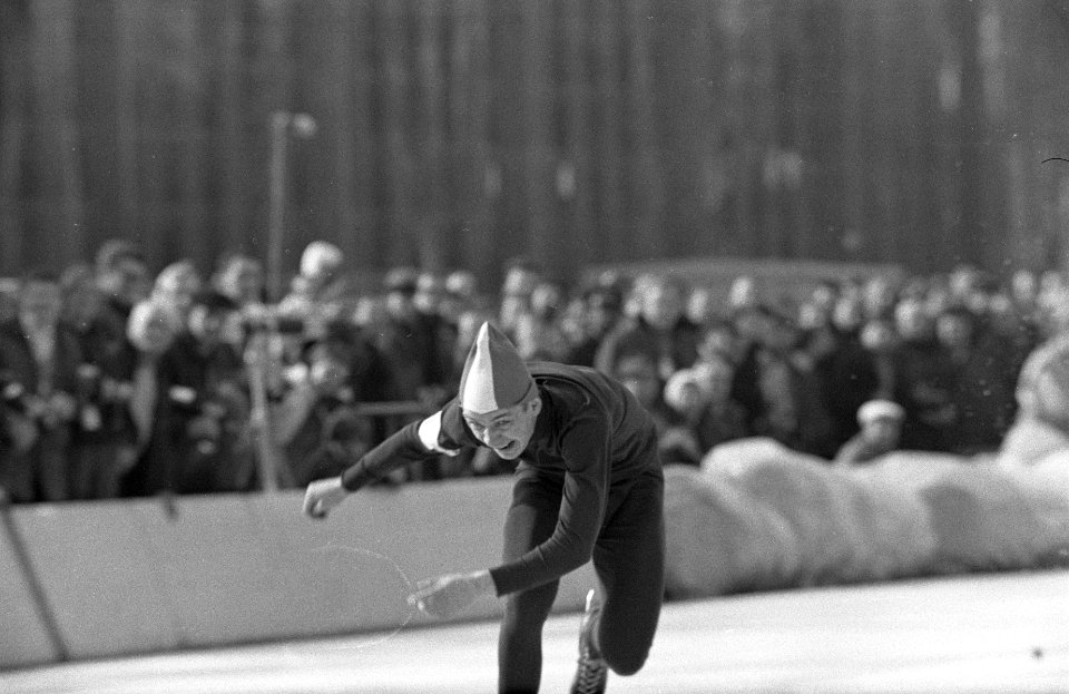Olympische Spelen Grenoble, nummer 34 en 35 Masaki Suzuk in aktie, nummer 36 Gra, Bestanddeelnr 921-0876