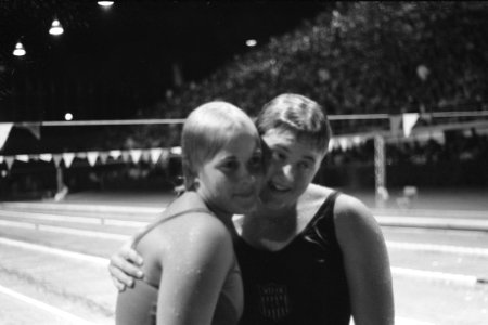 Olympische Spelen te Rome, 100 meter vlinderslag 1 Schuler, 2 M Heemskerk, Bestanddeelnr 911-5840