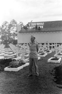 Op 1 juli 1949 bracht het 1e bataljon 1-15 R.I. een afscheidsbezoek aan de laats, Bestanddeelnr 749
