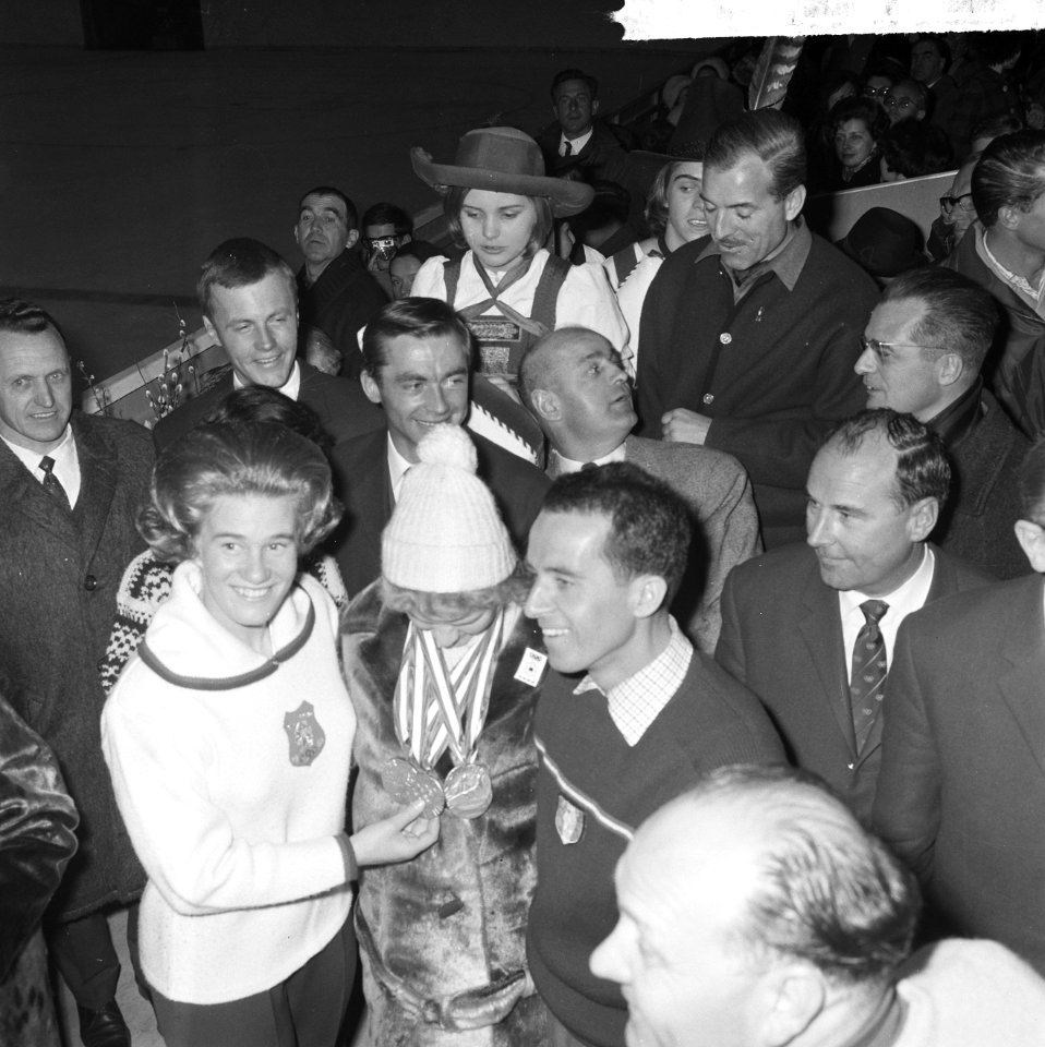 Olympische Spelen 1964 te Innsbruck, Lydia Skoblikova en Sjoukje Dijkstra, Bestanddeelnr 916-0197