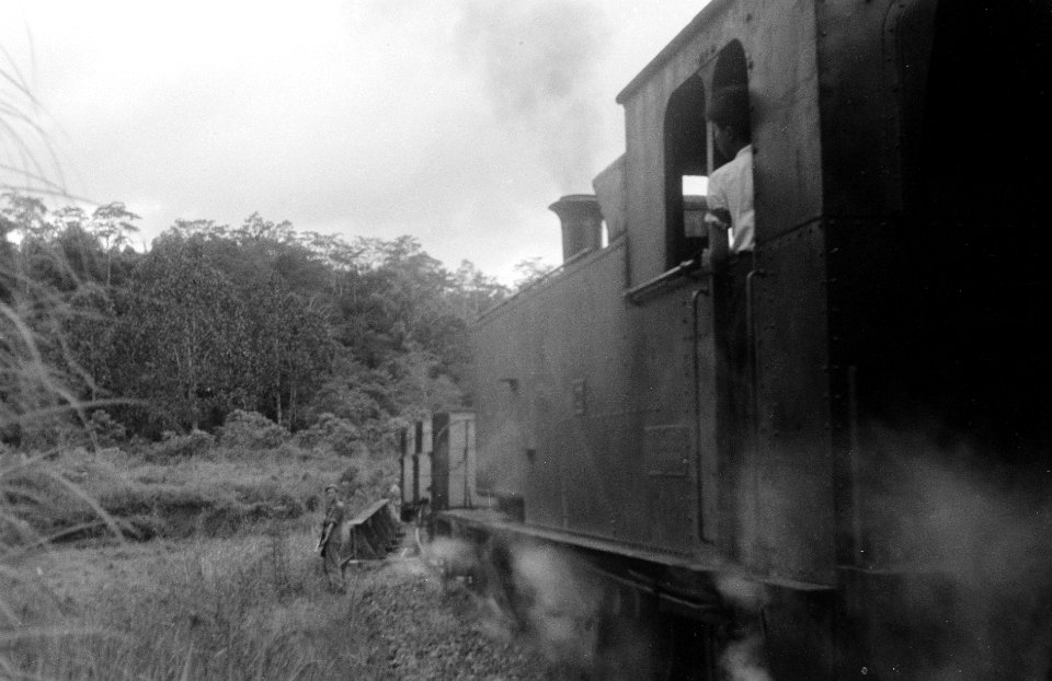 Op 10 januari 1949 reed weer de eerste trein onder Nederlands toezicht van Solok, Bestanddeelnr 3069