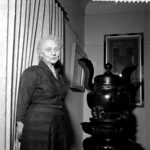 Op 22 maart a. s. hoopt Jo Bauer Stumpff , een der Amsterdamse joffers 89 te wor, Bestanddeelnr 909-4053