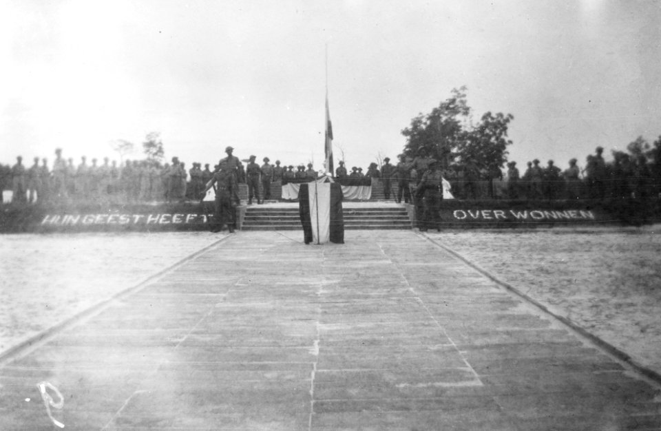 Op 30 November is onder zeer grote belangstelling het Ereveld te Balikpapan ing, Bestanddeelnr 14849