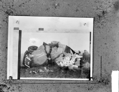 Op Afsluitdijk een oplegger tegen particuliere auto gered, Bestanddeelnr 915-5375