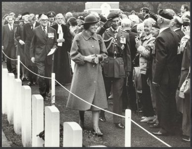 Op het Airborne-kerkhof te Oosterbeek is vandaag de Slag om Arnhem herdacht in a, Bestanddeelnr 24022 110