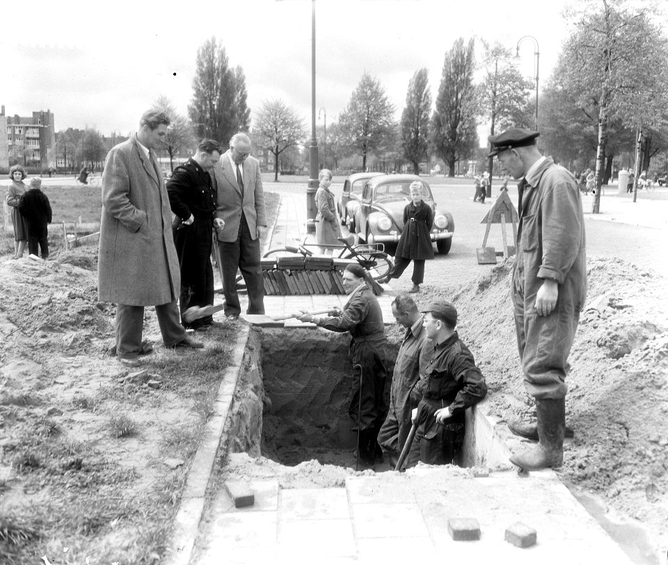Op het terrein tussen de Apollolaan en de vernielde H.B.S. aan de Gerrit van der, Bestanddeelnr 907-1351