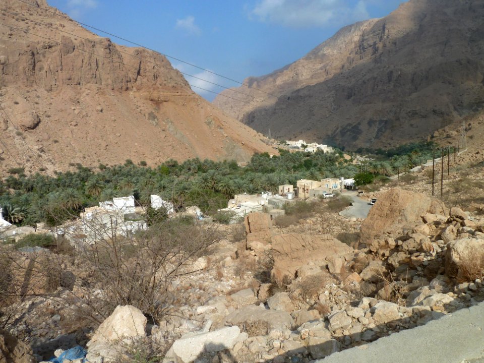 Oman-wadi-tiwi-upper-lower-village
