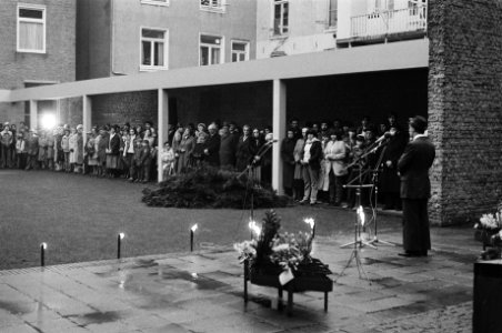 Oorlogsslachtoffers, herdenkingen, schouwburgen, Bestanddeelnr 930-2295