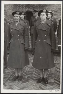 Oorlogsvrijwilligers, verpleegkundigen, vrouwen, Koopman mw. K.M., Plas mw. F. v, Bestanddeelnr 050-0740