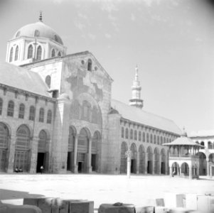Omayaden moskee, het voorplein, Bestanddeelnr 255-5899