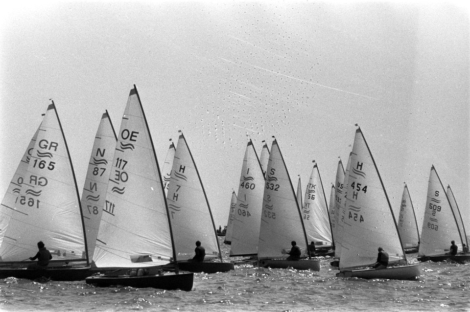 Op nummer 7 Kees Douze met zijn eenmanszeilboot, Bestanddeelnr 925-6737