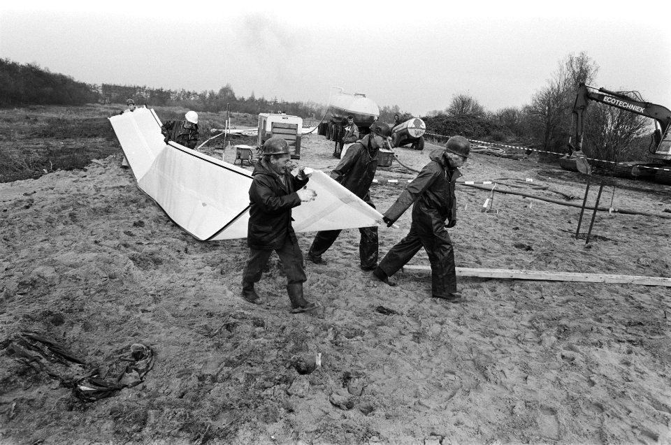 Op de voormalige stortplaats in de Volgermeerpolder is men begonnen met een proe, Bestanddeelnr 933-1478