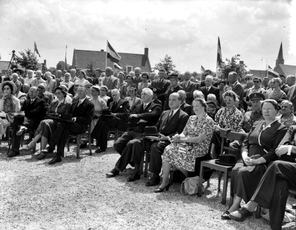 Onthulling standbeeld Pieter Stuyvesant door Minister Kernkamp te Wolvega, Bestanddeelnr 907-2301