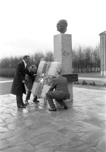 Onthulling monument ter nagedachtenis aan de verzetsstrijder J.J.F. Borghouts in, Bestanddeelnr 920-1709