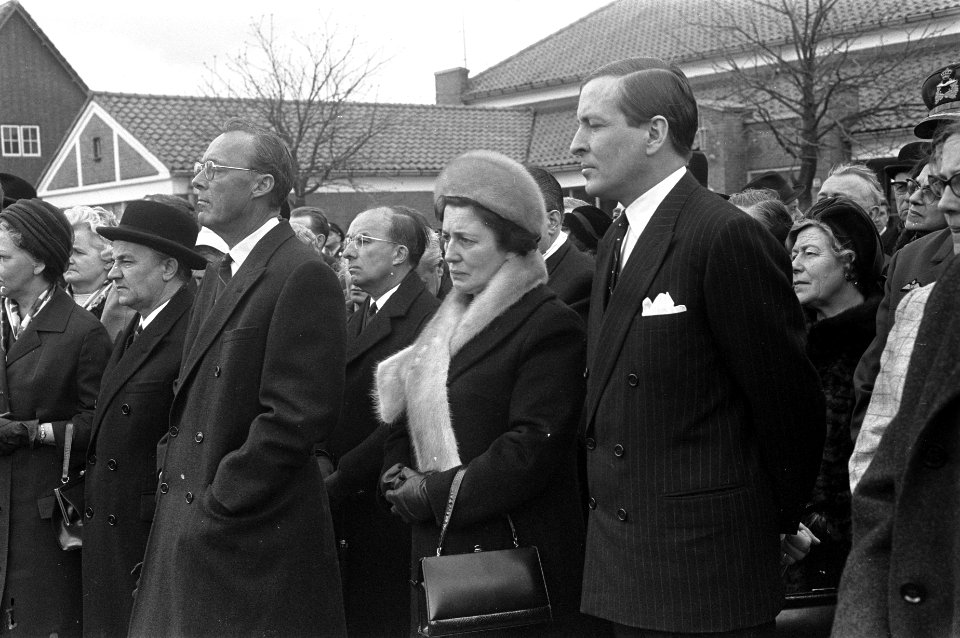 Onthulling monument ter nagedachtenis aan de verzetsstrijder J.J.F. Borghouts in, Bestanddeelnr 920-1703