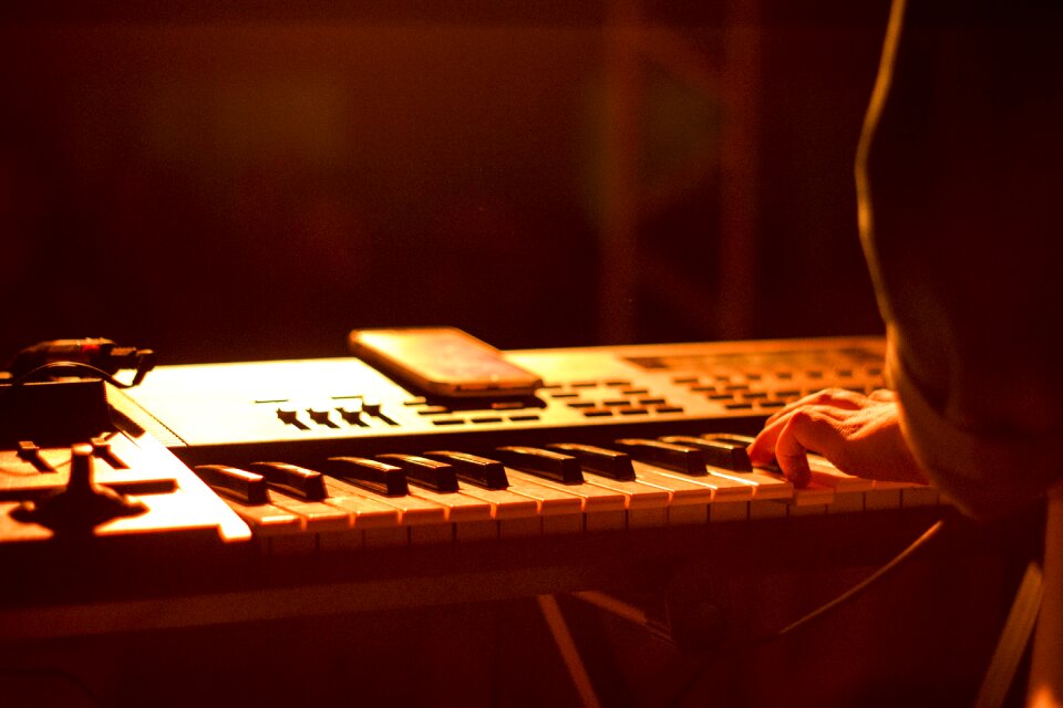 Music piano shadows