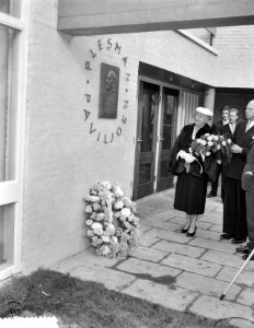 Onthulling plaquette dr A Plesman voor nieuw gebouw NOIB kantoor Nijenrode Me, Bestanddeelnr 908-1058