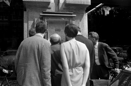 Oorlog Israel-Arabische landen, in Amsterdam brachten de kranten extra edities, Bestanddeelnr 920-3840