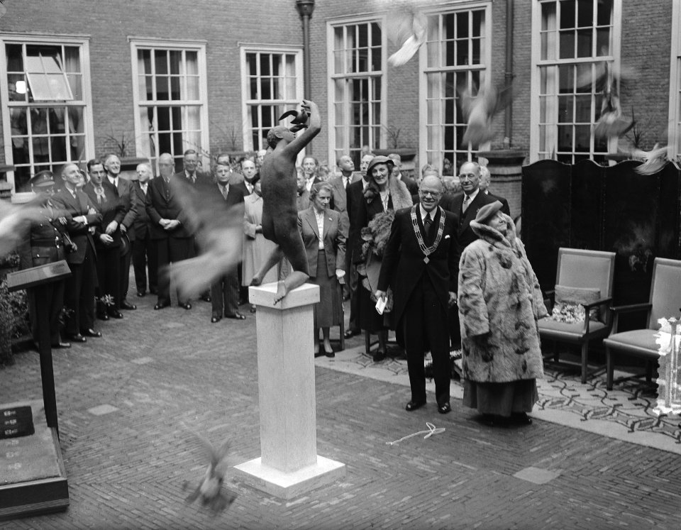 Onthulling op het Stadhuisplein te Leiden door prinses Wilhelmina van het standb, Bestanddeelnr 906-7474