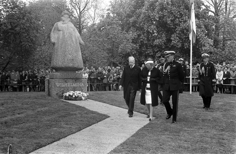 Onthulling standbeeld koningin Wilhelmina aan de Westerkade te Rotterdam (gemaak, Bestanddeelnr 921-3186