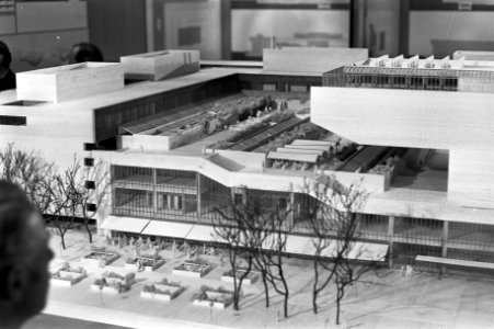 Ontwerp van de Weense architect Wilhelm Holzbauer, tentoongesteld in Museum Fod…, Bestanddeelnr 925-5958