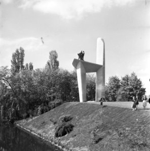 Onthulling monument Troelstra Den Haag, Bestanddeelnr 934-5484
