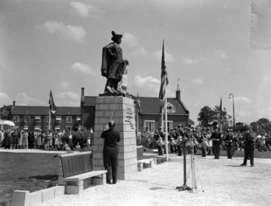 Onthulling standbeeld Pieter Stuyvesant door Minister Kernkamp te Wolvega, Bestanddeelnr 907-2302
