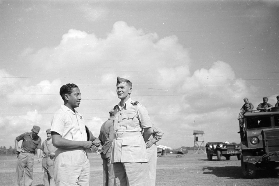 Op 15 aug. bracht de Chef-Staf Generaal Buurman van Vreeden een bezoek aan de V-, Bestanddeelnr 336-3-1