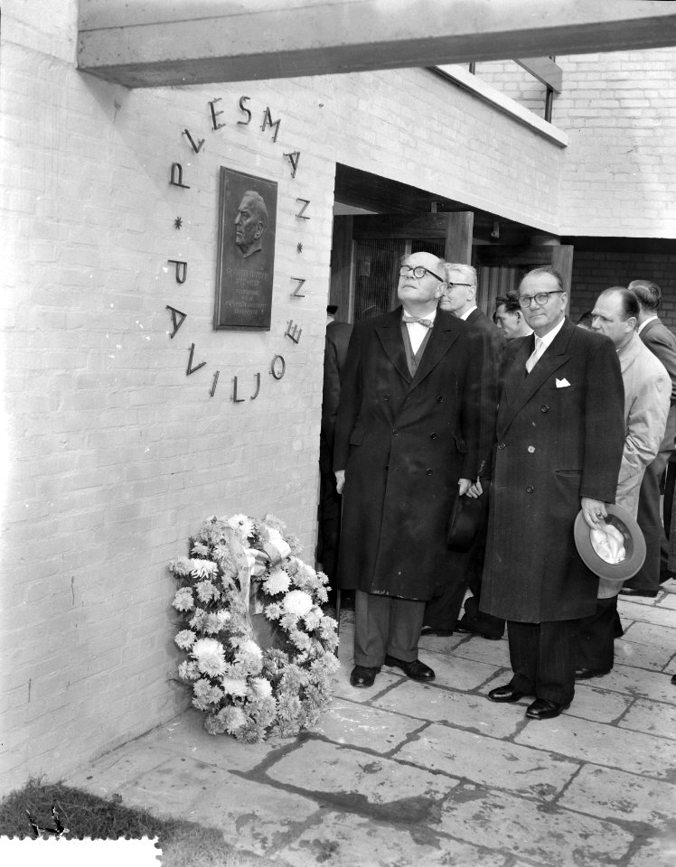 Onthulling plaquette dr A Plesman voor nieuw gebouw NOIB kantoor Nijenrode Op, Bestanddeelnr 908-1060