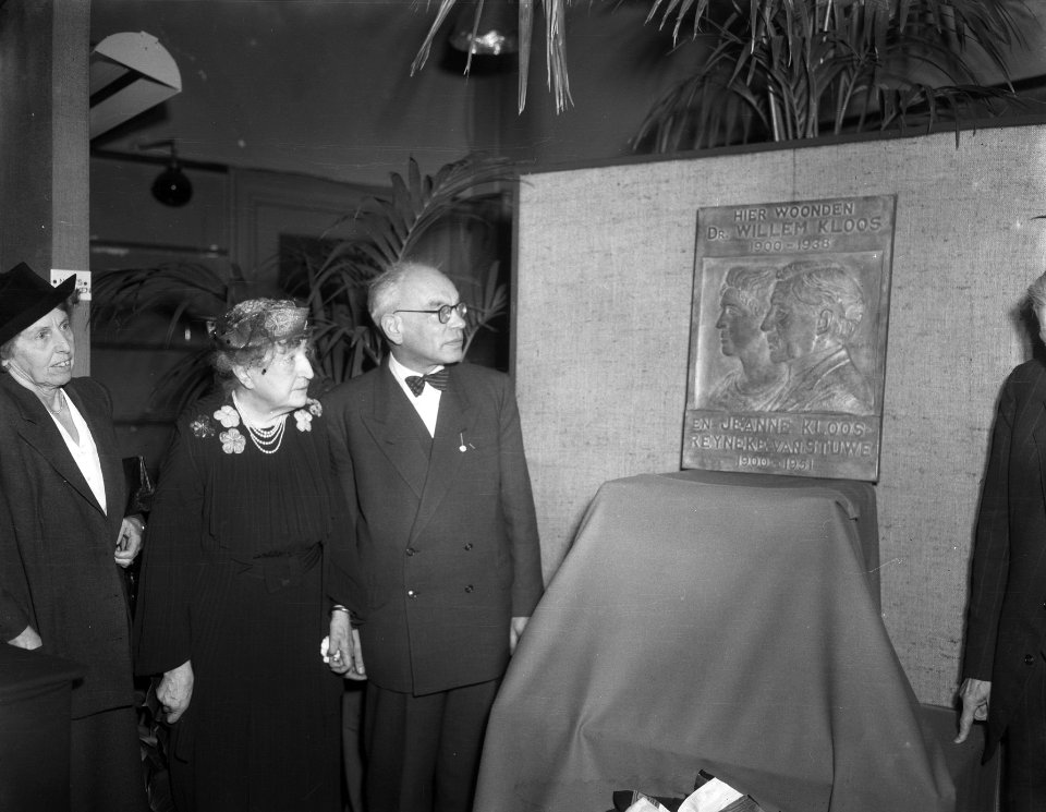 Onthulling plaquette Willem Kloos in Gemeente Archief Den Haag, Bestanddeelnr 906-1113