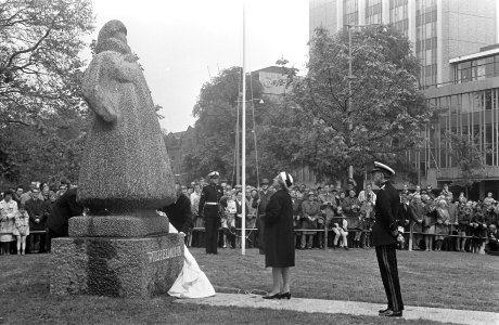 Onthulling standbeeld koningin Wilhelmina aan de Westerkade te Rotterdam (gemaak, Bestanddeelnr 921-3185