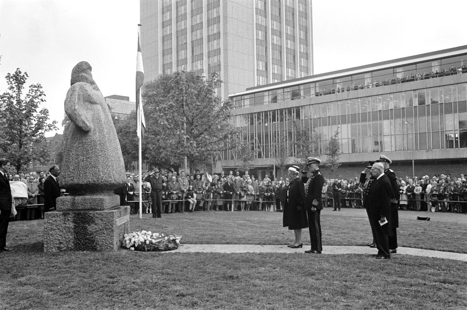 Onthulling standbeeld koningin Wilhelmina aan de Westerkade te Rotterdam (gemaak, Bestanddeelnr 921-3190