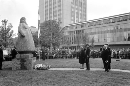 Onthulling standbeeld koningin Wilhelmina aan de Westerkade te Rotterdam (gemaak, Bestanddeelnr 921-3190