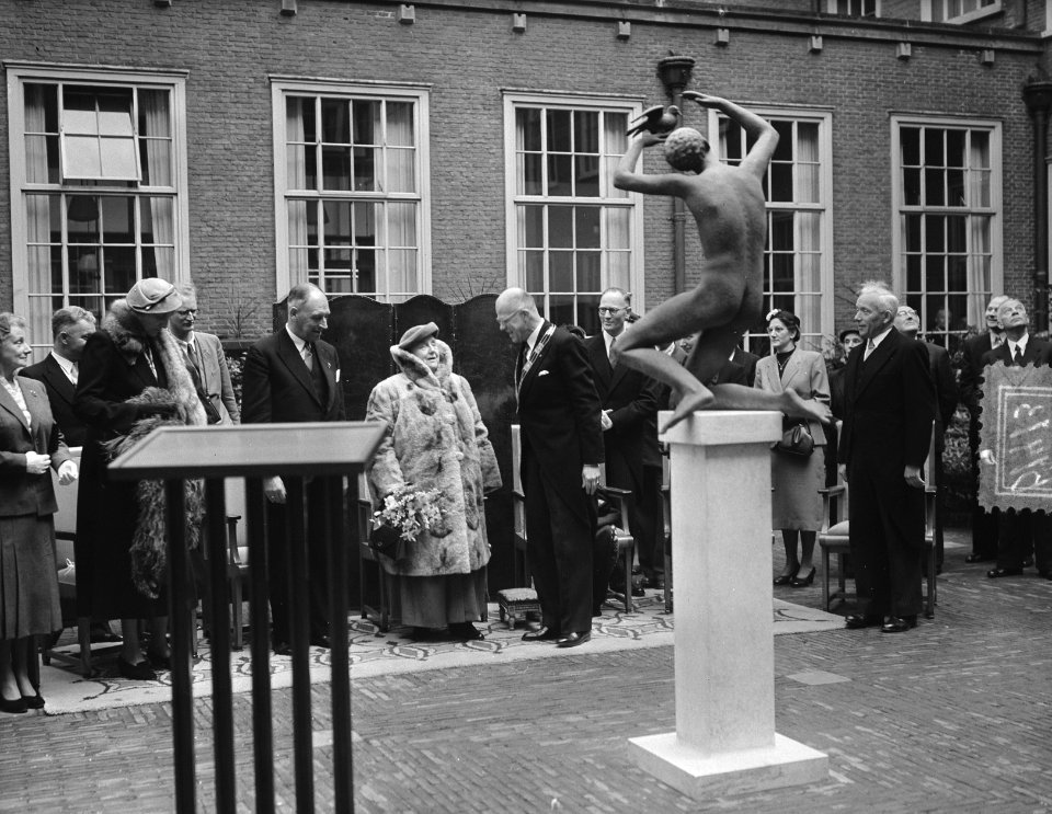 Onthulling op het Stadhuisplein te Leiden door prinses Wilhelmina van het standb, Bestanddeelnr 906-7473