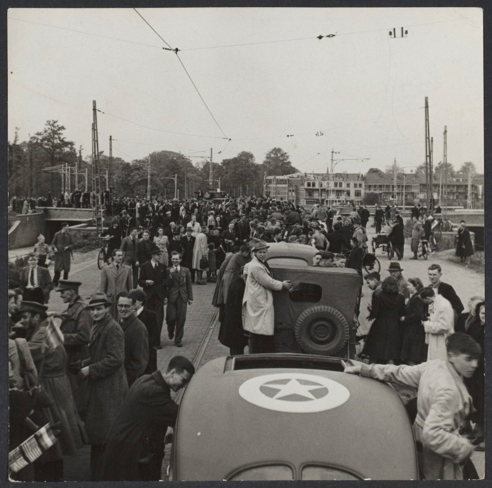 Op 7 mei 1945 trok de 49e Westriding Divisie (onderdeel van 2e Canadese leger) v, Bestanddeelnr 32012 026