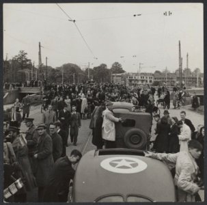 Op 7 mei 1945 trok de 49e Westriding Divisie (onderdeel van 2e Canadese leger) v, Bestanddeelnr 32012 026