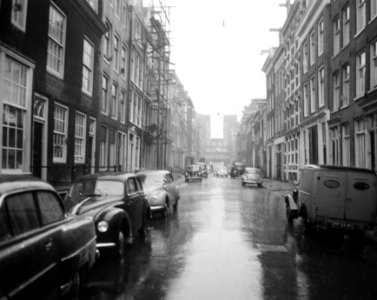 Onweer en regen in de Kerkstraat, Bestanddeelnr 908-7422