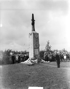 Onthulling oorlogsmonument te Terneuzen door prins Bernhard, Bestanddeelnr 904-1981