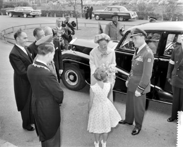 Op de tweede dag van het bezoek brengen koningin Juliana en de sjah een bezoek a, Bestanddeelnr 910-3830