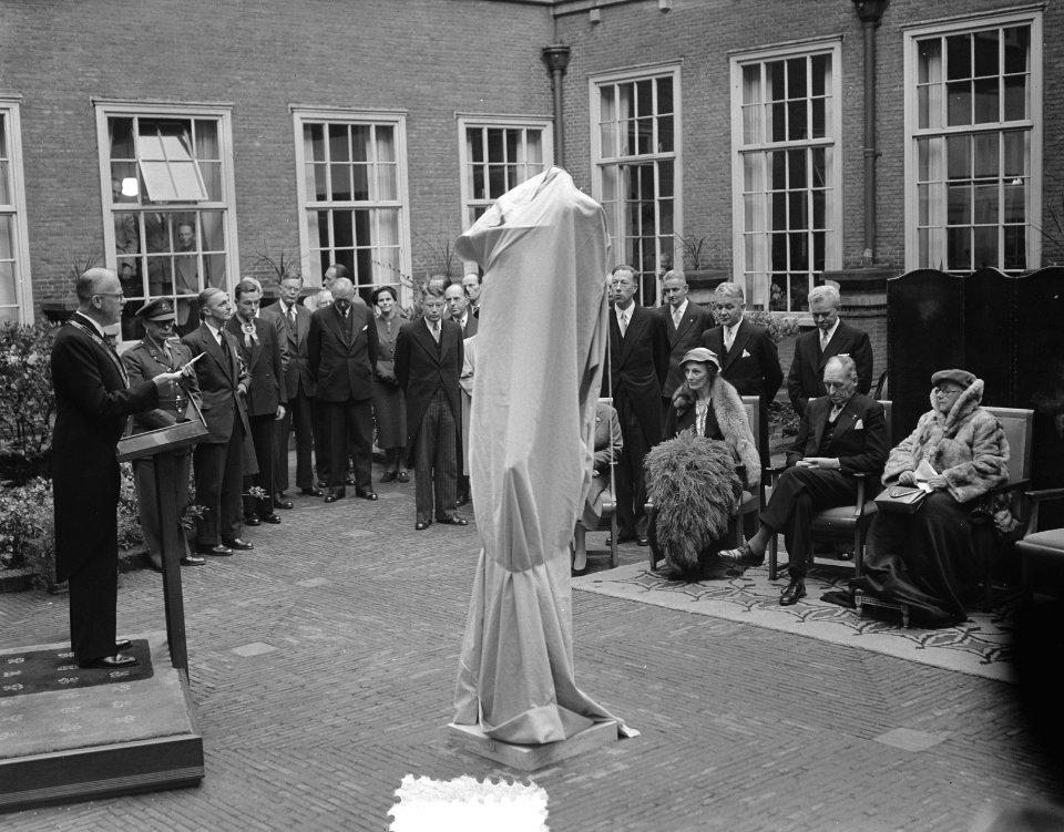 Onthulling op het Stadhuisplein te Leiden door prinses Wilhelmina van het standb, Bestanddeelnr 906-7472