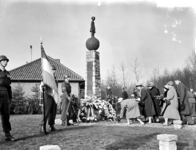Onthulling monument ter gedachtenis van de gesneuvelden van het Korea detachemen, Bestanddeelnr 910-8897