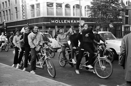 Op de fiets Parijs-Amsterdam-Parijs door acht Franse studenten op hun vierpersoo, Bestanddeelnr 920-7515