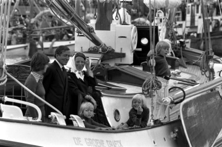 Op de Groene Draeck varen v.l.n.r. prins Claus , prinses Beatrix , Constantijn, , Bestanddeelnr 928-1045
