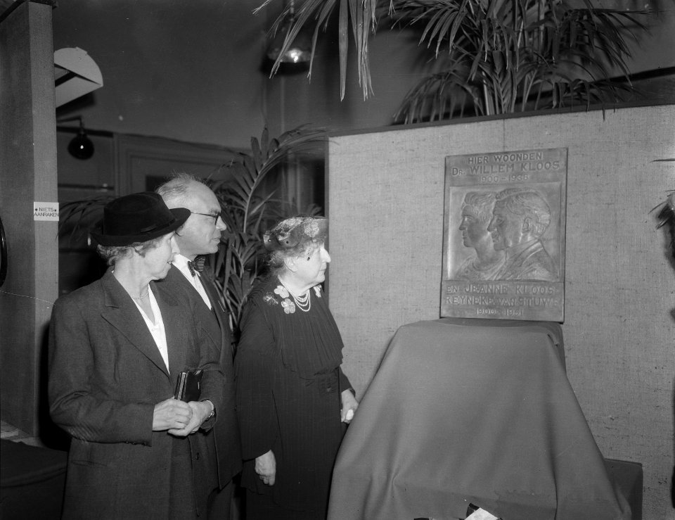 Onthulling plaquette Willem Kloos in Gemeente Archief Den Haag, Bestanddeelnr 906-1112