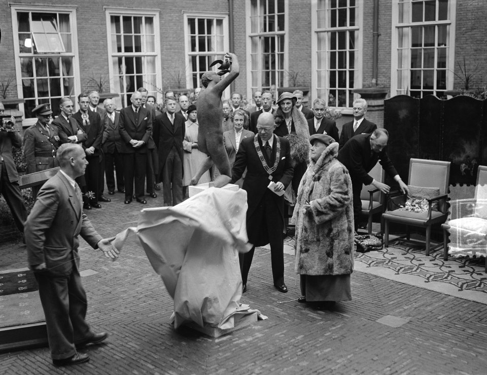 Onthulling op het Stadhuisplein te Leiden door prinses Wilhelmina van het standb, Bestanddeelnr 906-7476
