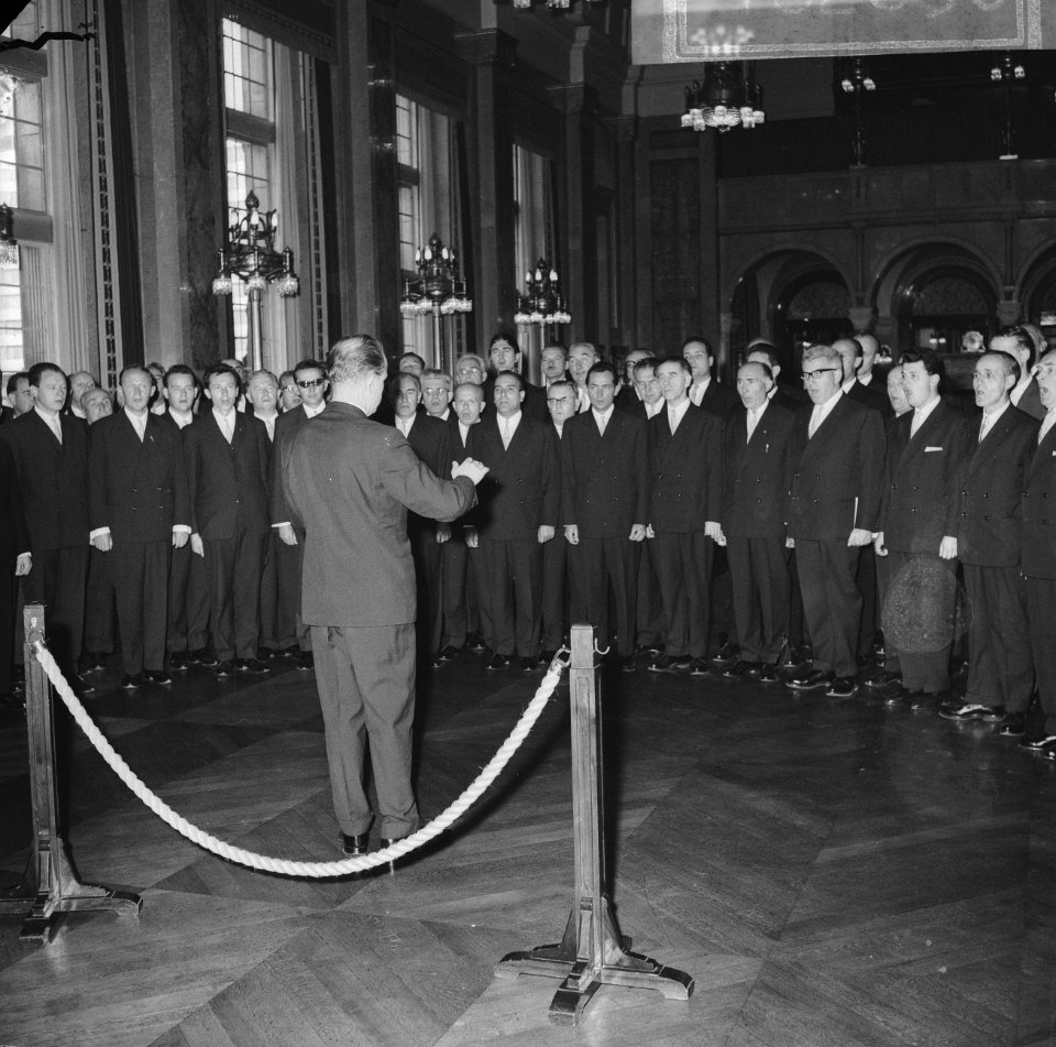 Op de rug gezien de dirigent, Bestanddeelnr 918-2850